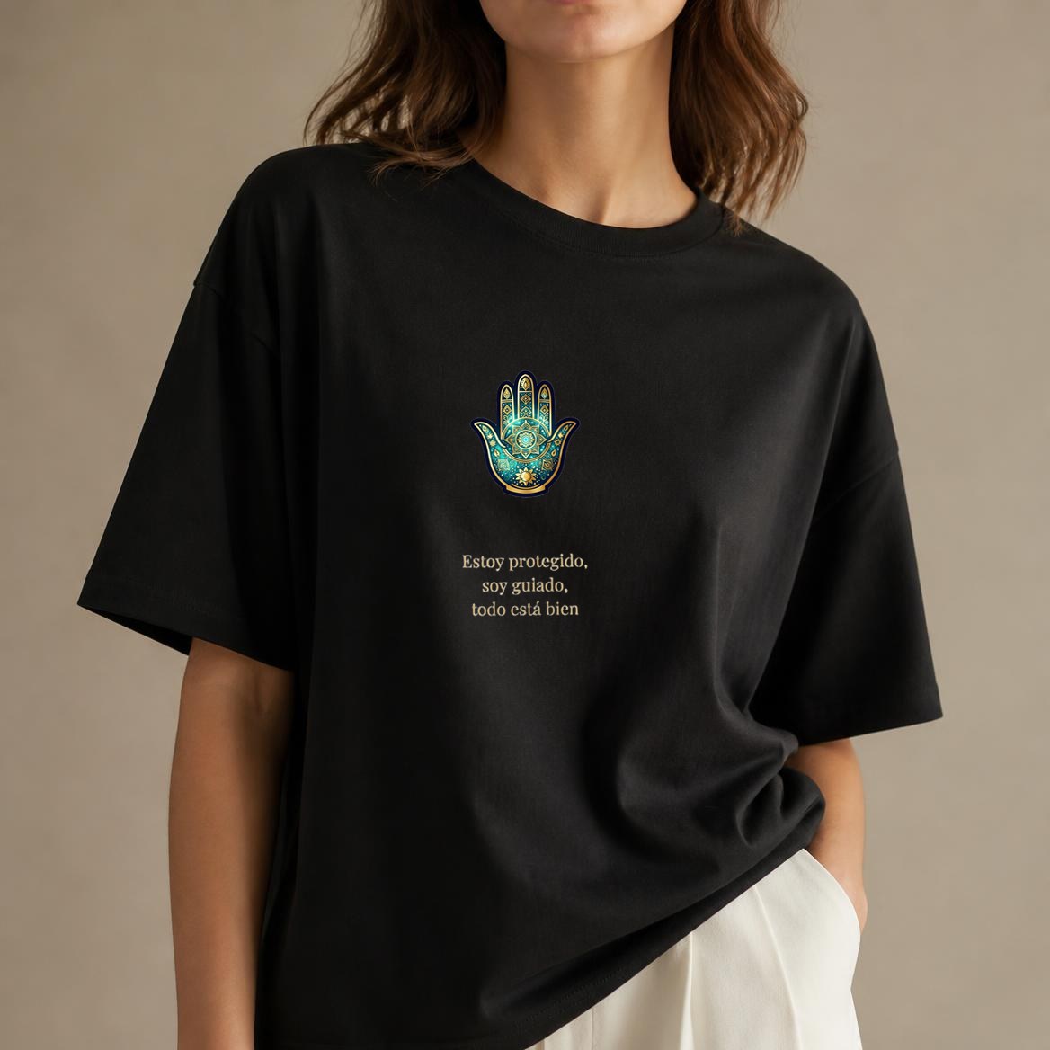Camiseta Carodesign — Estoy protegido, soy guiado, todo está bien